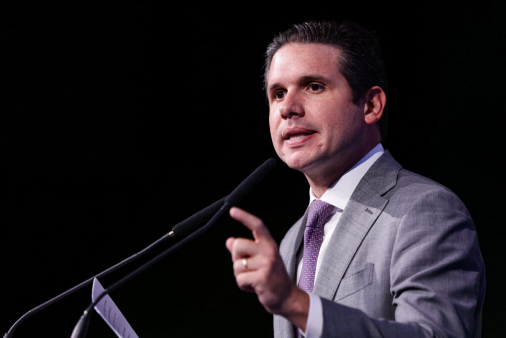 Motta defende derrubada do IOF no Congresso e nega traição ao governo