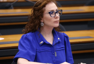PF descobre localização de Carla Zambelli na Itália