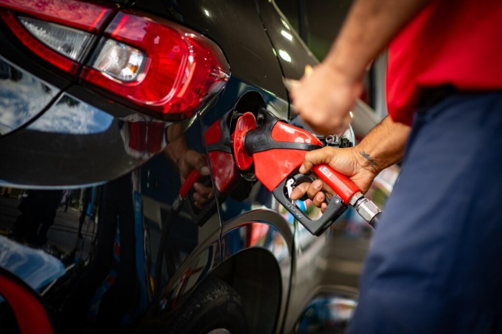 Petrobras reduz em 5,6% preços de gasolina para distribuidoras