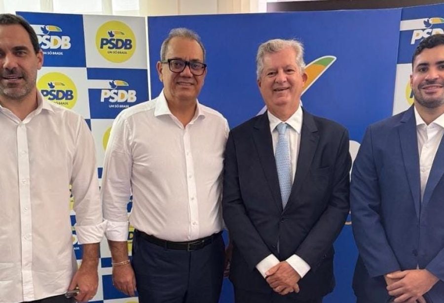 Presente em convenção nacional do PSDB, Carlos Muniz prega diálogo com Podemos sobre fusão, mas defende comando tucano