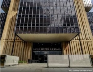 Selic a 15%: Banco Central Sinaliza Pausa, Mas Não Descarta Novas Altas