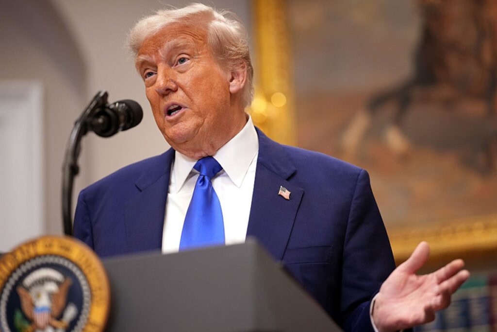 Trump exige rendição do Irã e diz que "por enquanto" não matará líder