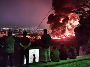 Trump pede evacuação total de Teerã: "Irã não pode ter arma nuclear"