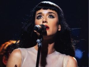Katy Perry pede ordem de proteção judicial contra homem que ronda sua mansão