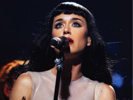 Katy Perry pede ordem de proteção judicial contra homem que ronda sua mansão