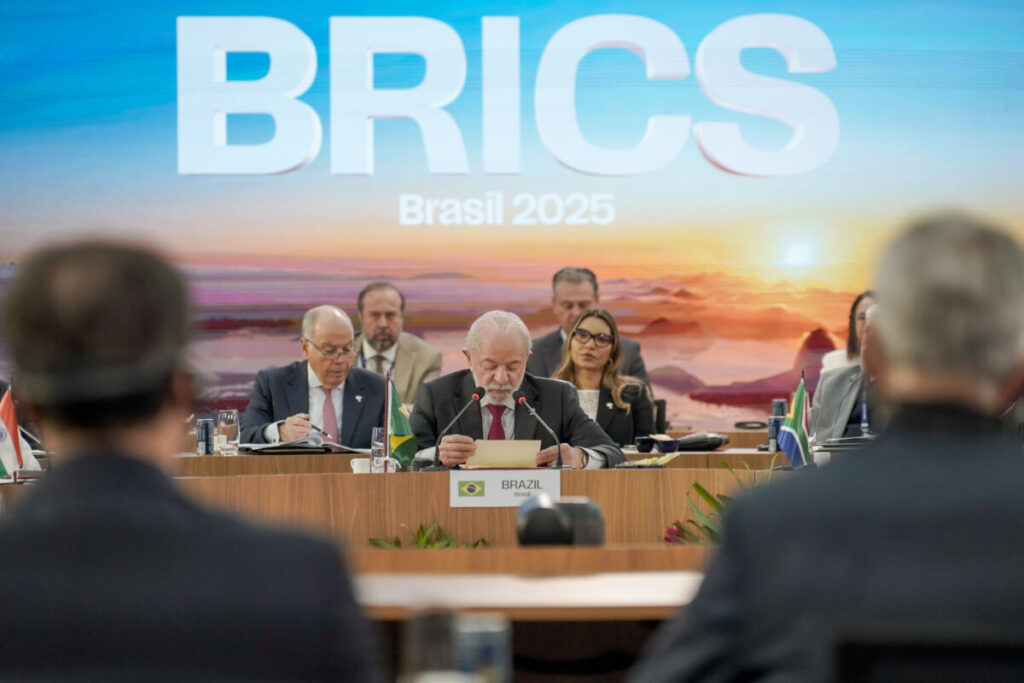 Brics: Lula prega mudanças na OMC e no FMI e ped