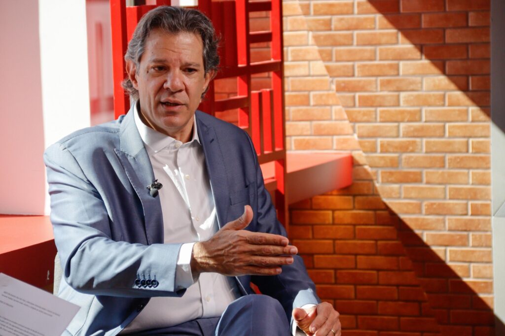 Haddad diz que "não está nos planos" mudar meta fiscal para 2026