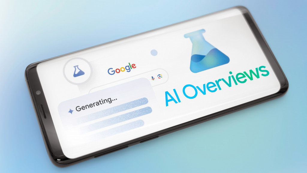 Logo do AI Overviews em um smartphone