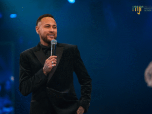 Batmóvel: Neymar compra carro inspirado em super-herói avaliado em mais de R$