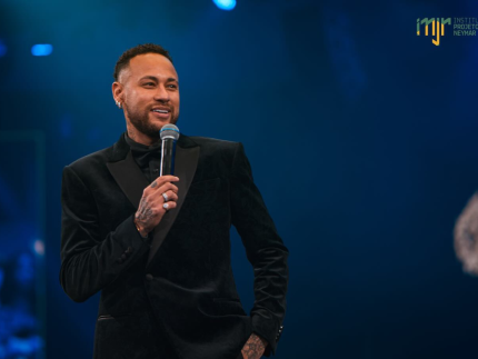 Batmóvel: Neymar compra carro inspirado em super-herói avaliado em mais de R$