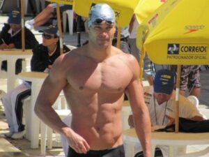 Tetracampeão mundial de Natação transforma experiência em exemplo de longevidade no esporte