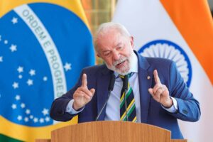 Em reunião com ministros, Lula define dois motes de reação a tarifaço