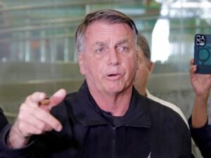 STF autoriza operação da Polícia Federal e Jair Bolsonaro usará tornozeleira eletrônica