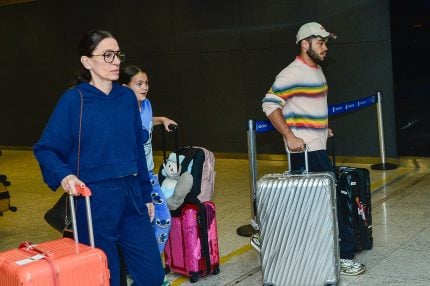 Corpo de Preta Gil desembarca no Brasil ao lado de familiares