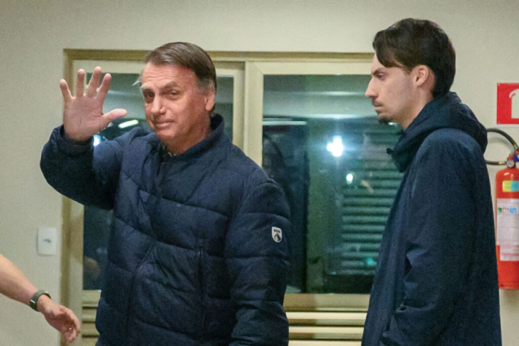 Moraes não decreta prisão de Bolsonaro, mas faz advertência. Entenda