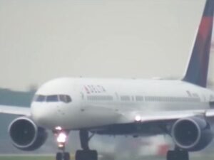 Turbulência em voo da Delta deixa 25 feridos nos Estados Unidos