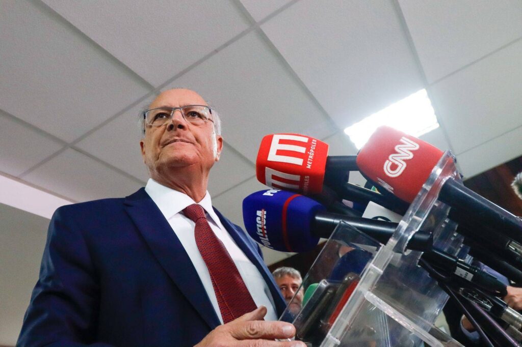 Alckmin diz que considera pedir a Trump mais prazo para negociar taxas