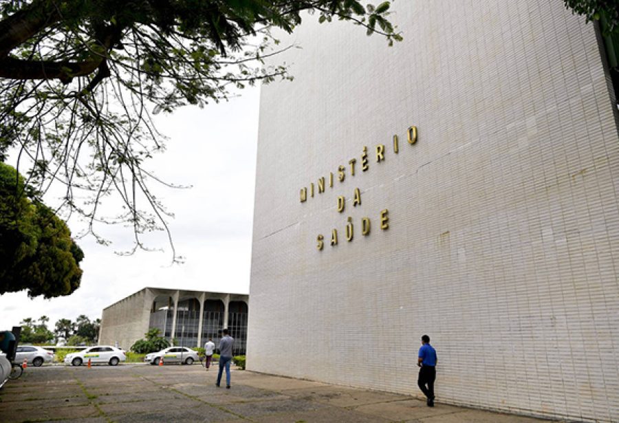 Amapá aumentou suas verbas de emendas ao inflar as cifras de raios-X para 98% da população