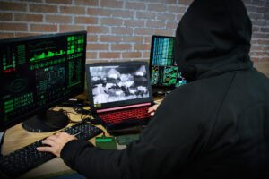 Ataque hacker: especialistas alertam para vulnerabilidades do sistema