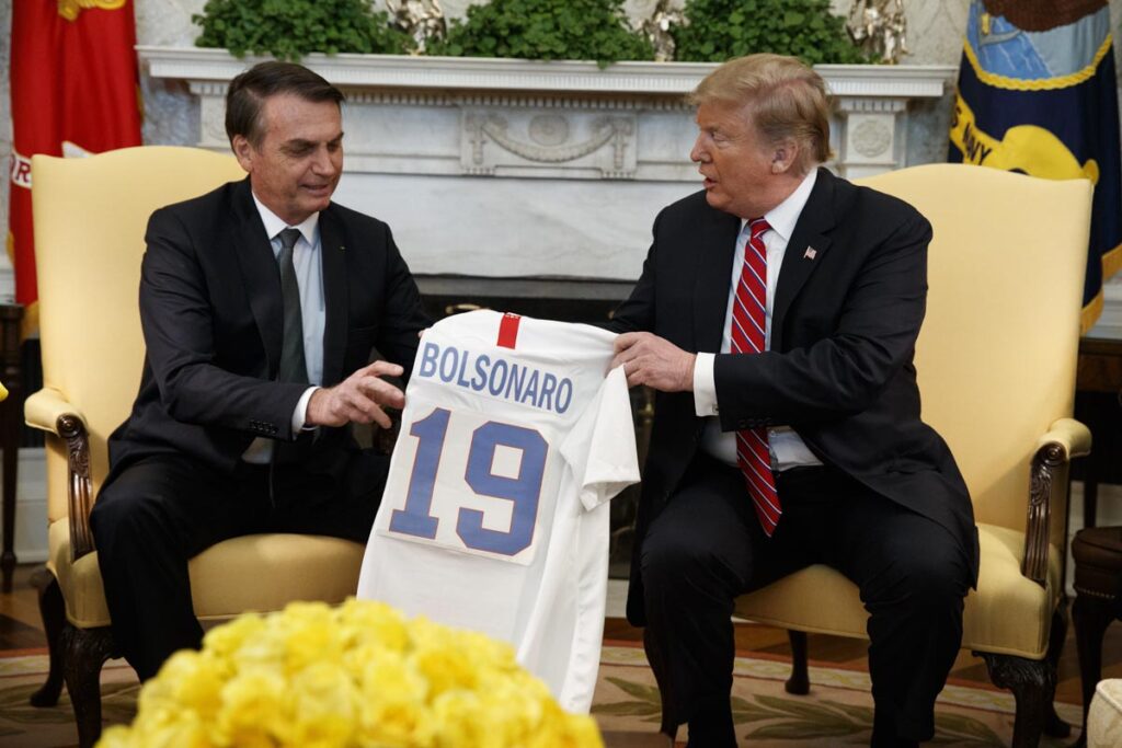 Centrão pressiona bolsonaristas para demoverem Trump de taxação