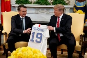 Centrão pressiona bolsonaristas para demoverem Trump de taxação
