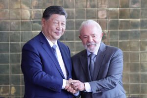 China sai em defesa de Brasil e diz que taxa de Trump é "intimidação"