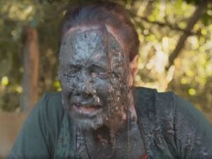 Humor escrachado reaparece em “Êta Mundo Melhor!” com cena clássica de guerra de bolos