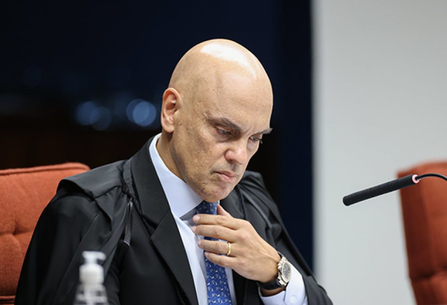 Moraes ordena remoção de deputados acampados em frente ao STF