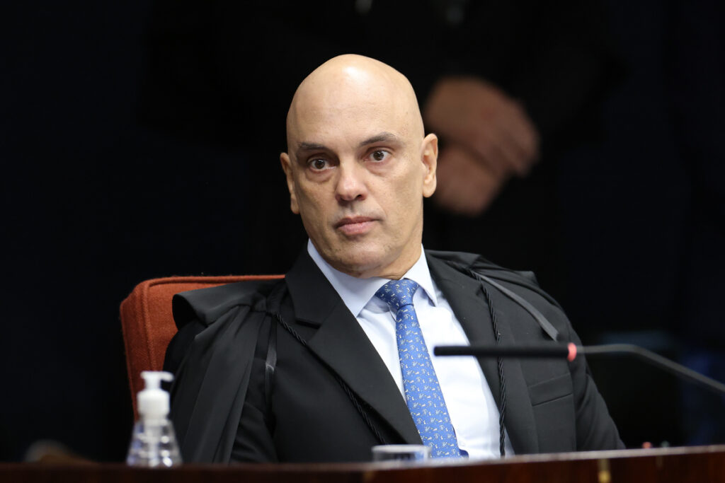 Moraes vê nova tentativa de Eduardo de interferir em ação de Bolsonaro