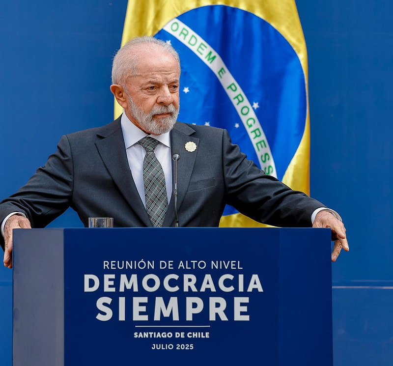 No Chile, Lula fala em “ameaça à democracia” e defende regulamentação das redes sociais