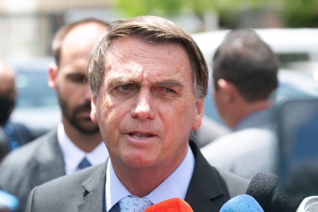 Sob pena de prisão, Bolsonaro tem até as 21h13 para responder Moraes