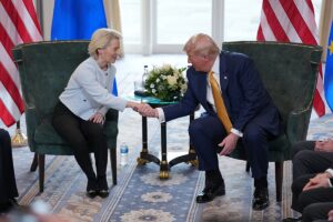 Trump fecha acordo com UE e derruba taxas de 30% para 15%