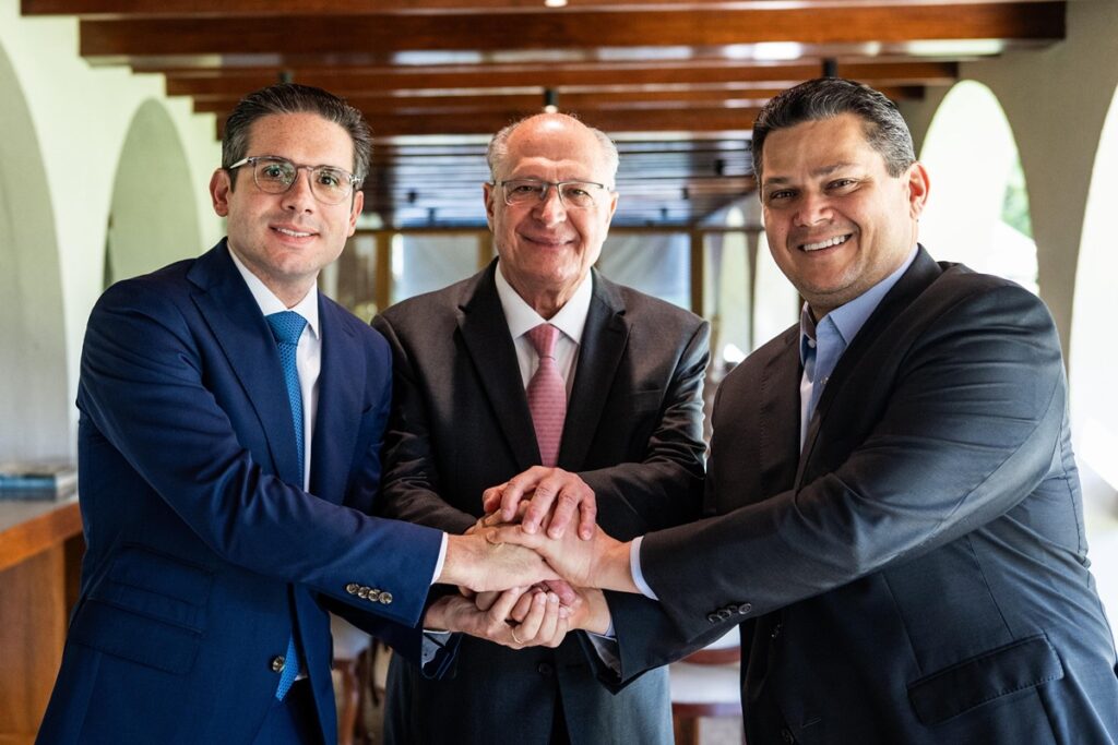 Vídeo: com Alckmin, Alcolumbre e Motta defendem "soberania nacional"