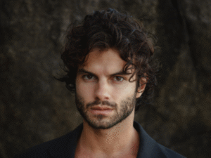 Daniel Blanco lança álbum solo com desabafos sobre amores antigos e dilemas da juventude