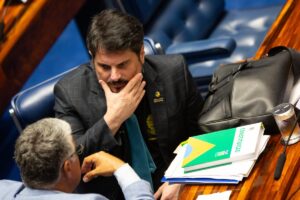Por ordem de Moraes, Marcos do Val vai usar tornozeleira eletrônica