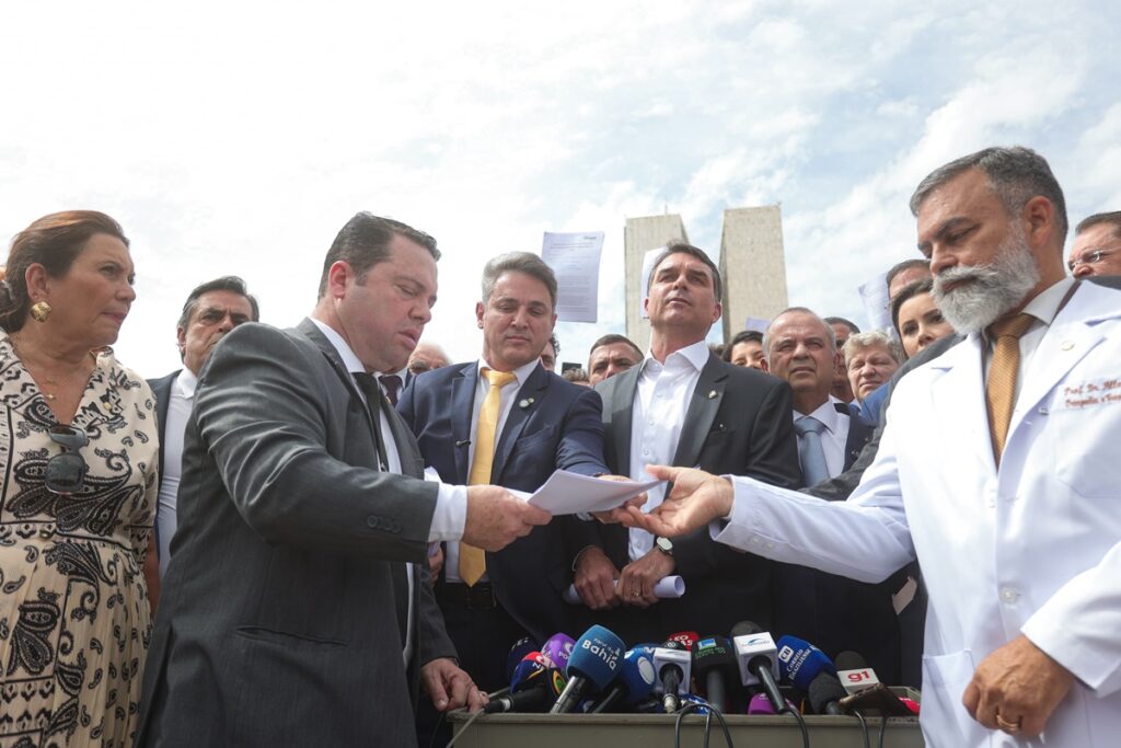 Flávio propõe "pacote da paz" com anistia e impeachment de Moraes