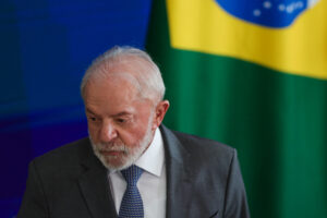 Com tarifaço, governo faz últimos ajustes antes de anunciar plano emergencial