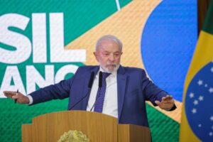 Governo Lula anuncia plano de R$ 30 bilhões contra tarifaço; siga