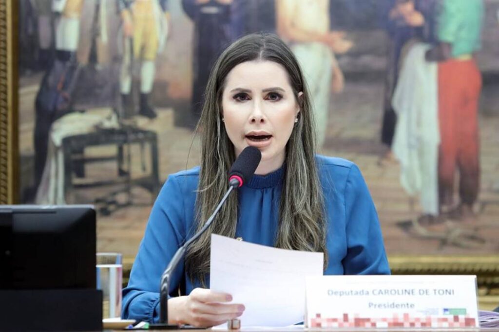 Bolsonaristas falam em "censura" e ameaçam obstruir PL da Adultização