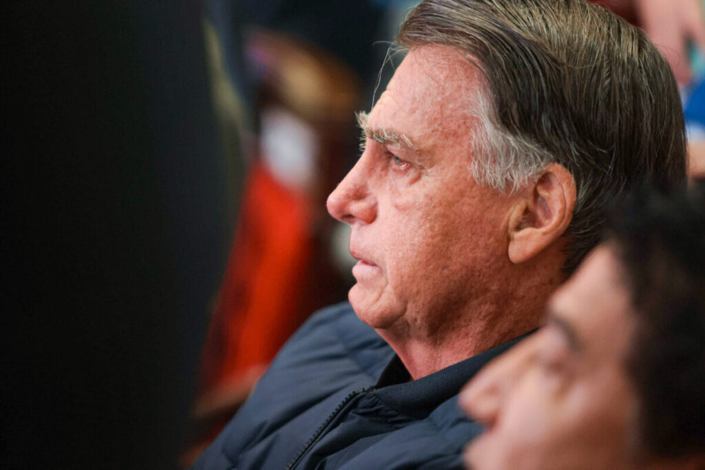 Bolsonaro alega falta de provas e pede absolvição ao STF