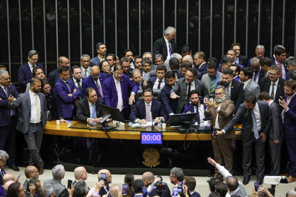 Câmara: Corregedoria analisa punição a deputados envolvidos em motim