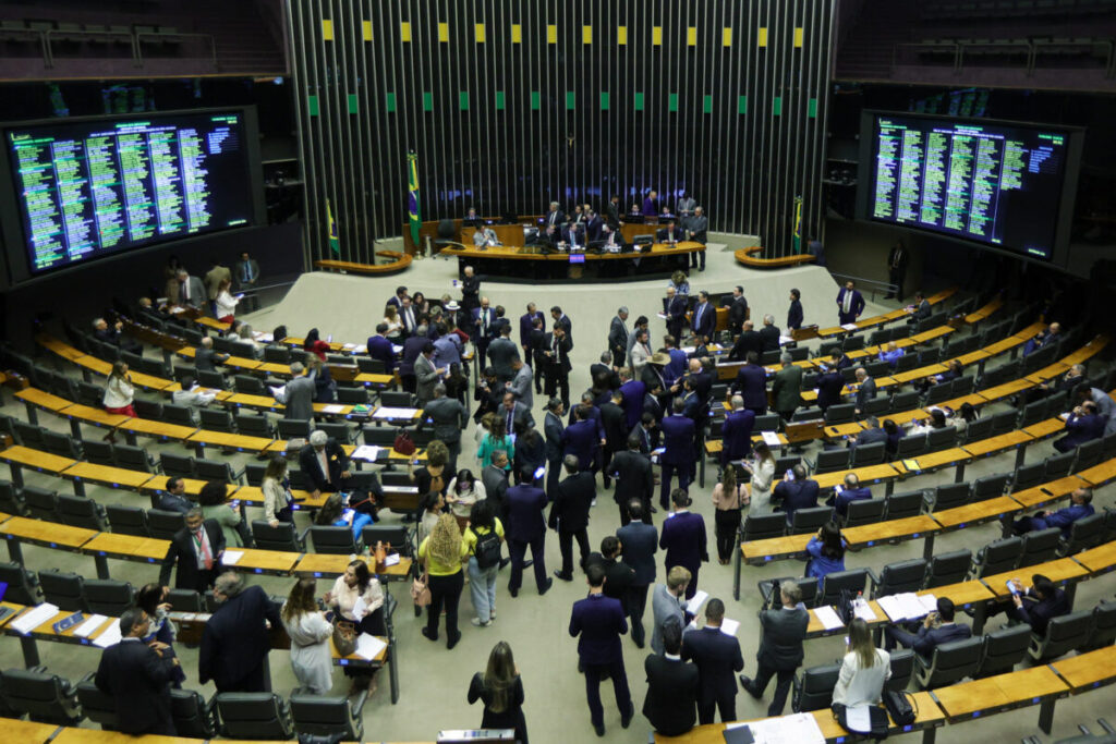 Câmara aprova urgência do PL da Adultização