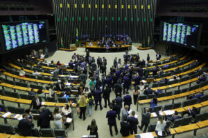 Câmara aprova urgência do PL da Adultização