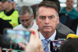 Cerco a Bolsonaro se fecha enquanto centrão avança sobre nome para 26