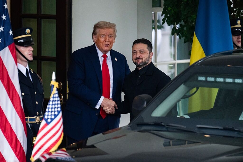 Com Zelensky, Trump diz que há "chance razoável" de "paz duradoura”