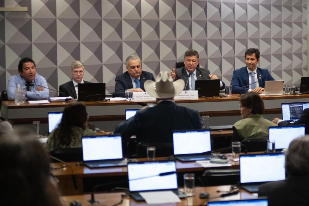 Com oposição no comando, CPMI do INSS começa com lista de convocações