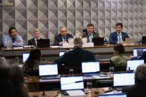 Com oposição no comando, CPMI do INSS começa com lista de convocações