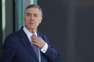 Filho de Barroso decide não voltar aos EUA após sanções de Trump