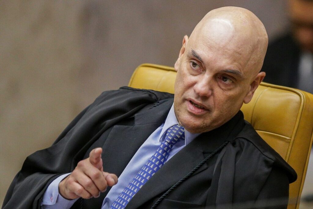 Moraes diz que não recuará "um milímetro" em julgamento de Bolsonaro
