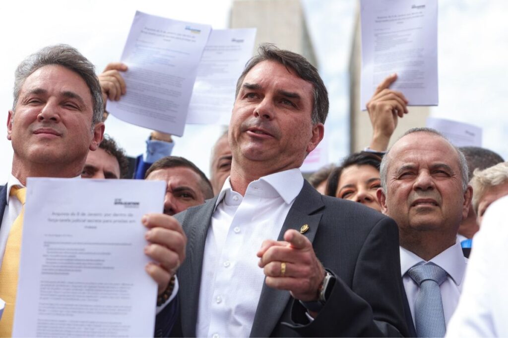 Oposição consegue 41ª assinatura para pedir impeachment de Moraes